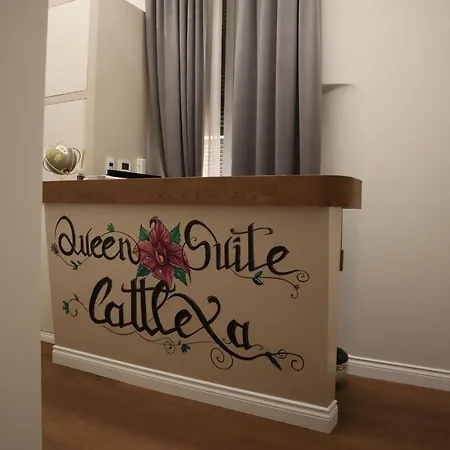 Queen Cattleya 招待所 *
