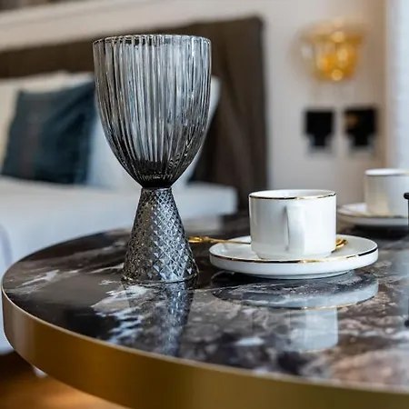 Queen Cattleya جنوة