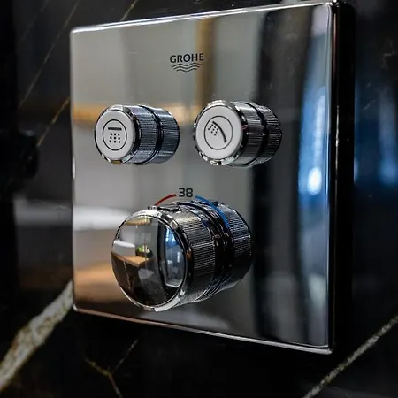 ゲストハウス Queen Cattleya 4*